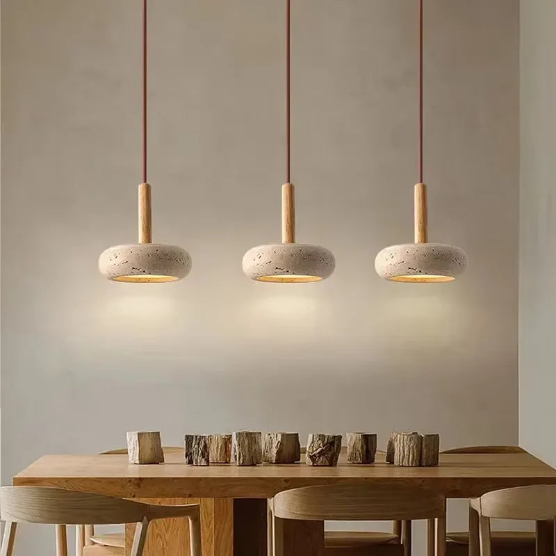 suspension lumineuse moderne pierre beige brun clair texture granuleuse câble suspendu led salon restaurant