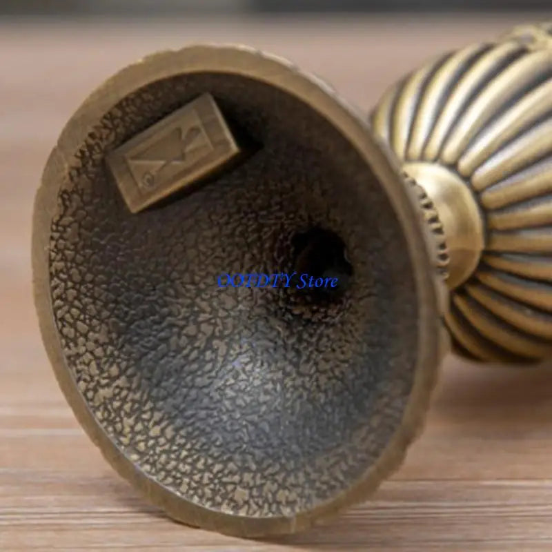 vases métal bronze argent or motifs floraux texture grungée classique élégant
