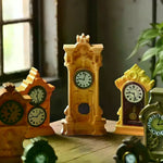 horloges décoratives vintage résine ornées détails floraux géométriques orange noir marron jaune