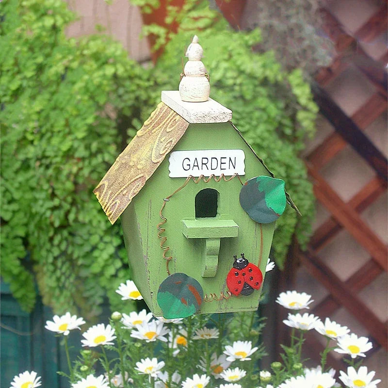 nichoirs oiseaux motifs floraux abeille coccinelle couleurs vives cordelette jardin balcon pastorale