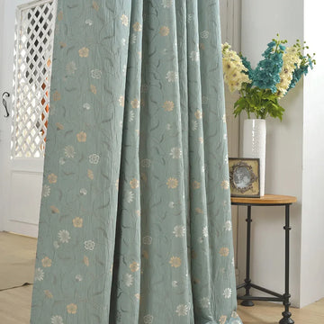 rideau bleu clair motif fleurs dorées classique occultant salon chambre fenêtre maison luxe