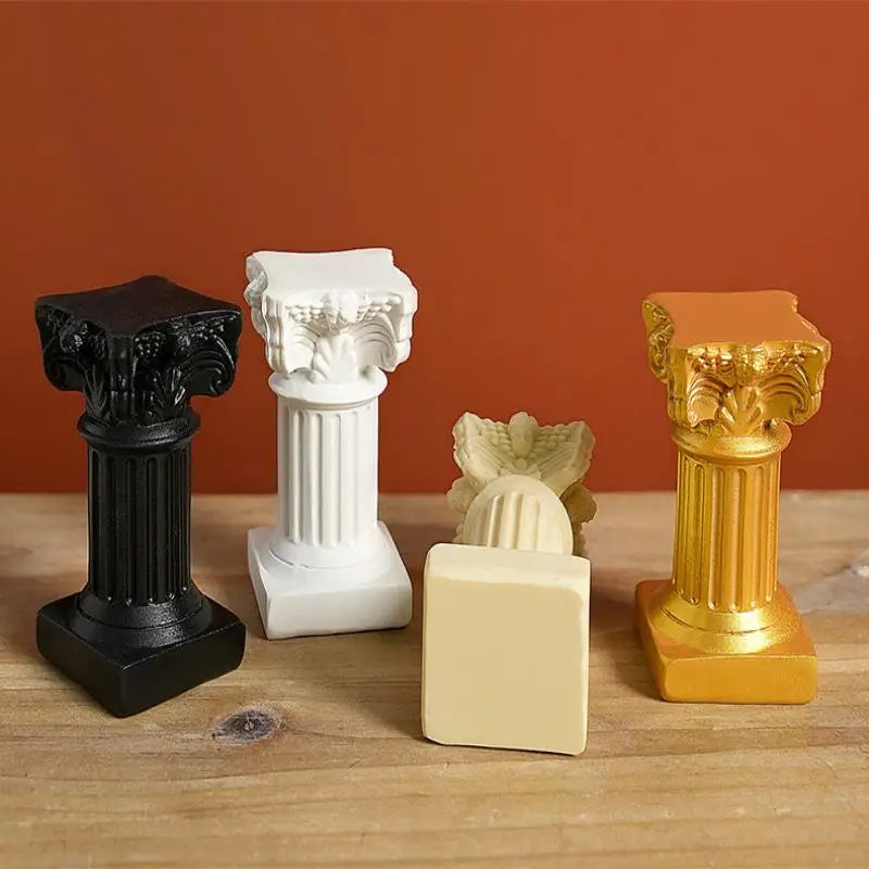 décoration intérieure colonne classique sculptée or noir blanche ange statuaire