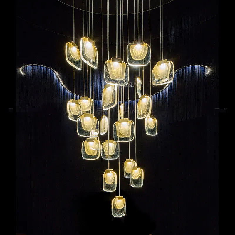 lustre suspension cristal moderne doré long escalier salon couloir luminaire luxe intérieur élégant