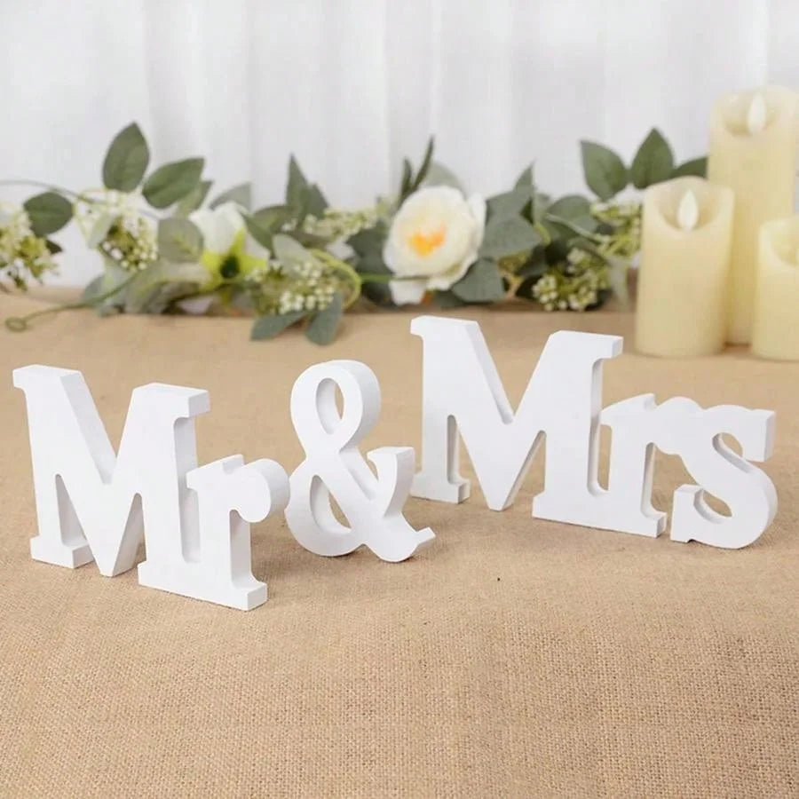 lettres bois mr mrs love gnome décoration table mariage fleurs confettis guirlandes vintage