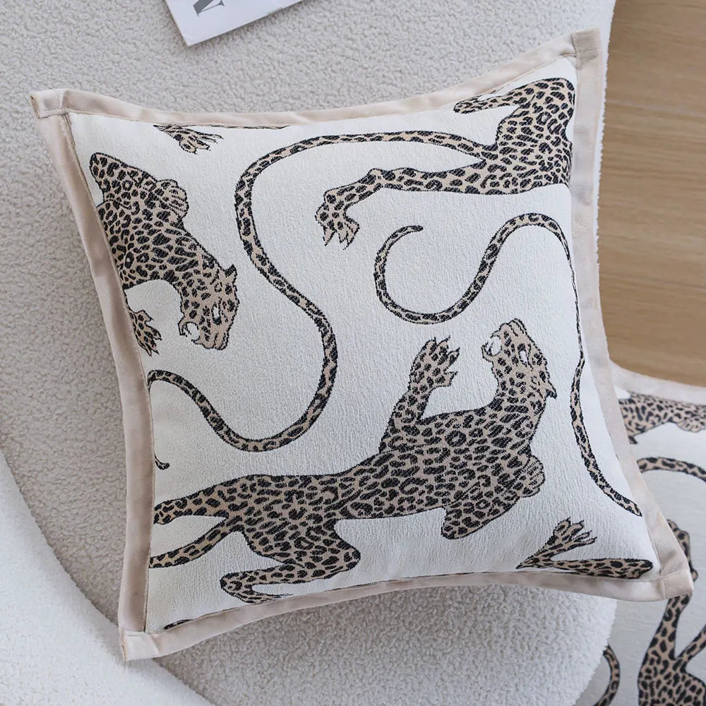 housse coussin carrée léopard moderne 45x45cm lit salon voiture chambre decoration tissu chenille opaque