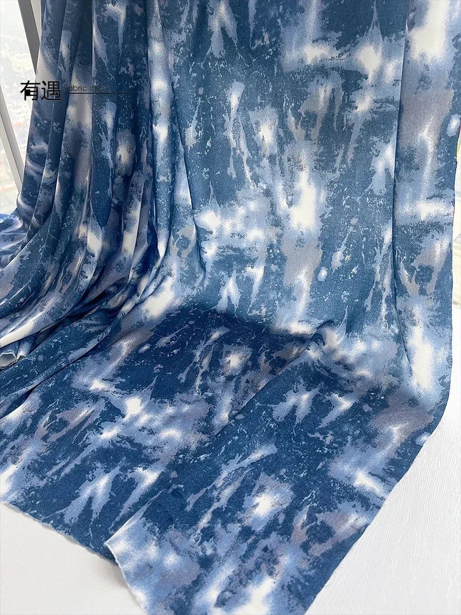 tissu polyester tie dye marbré bleu marine blanc protection uv moderne artistique 140cm