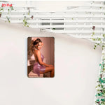 panneau decoratif metal femme moderne argenté rose beige gris fixations deco murale glamour