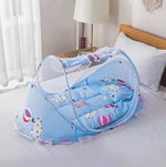lit parapluie bébé ballons motifs franges transparent filet bleu rose matelas oreiller