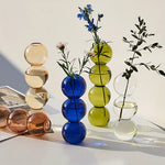 vases transparents modernes sphères empilées bleu vert marron beige