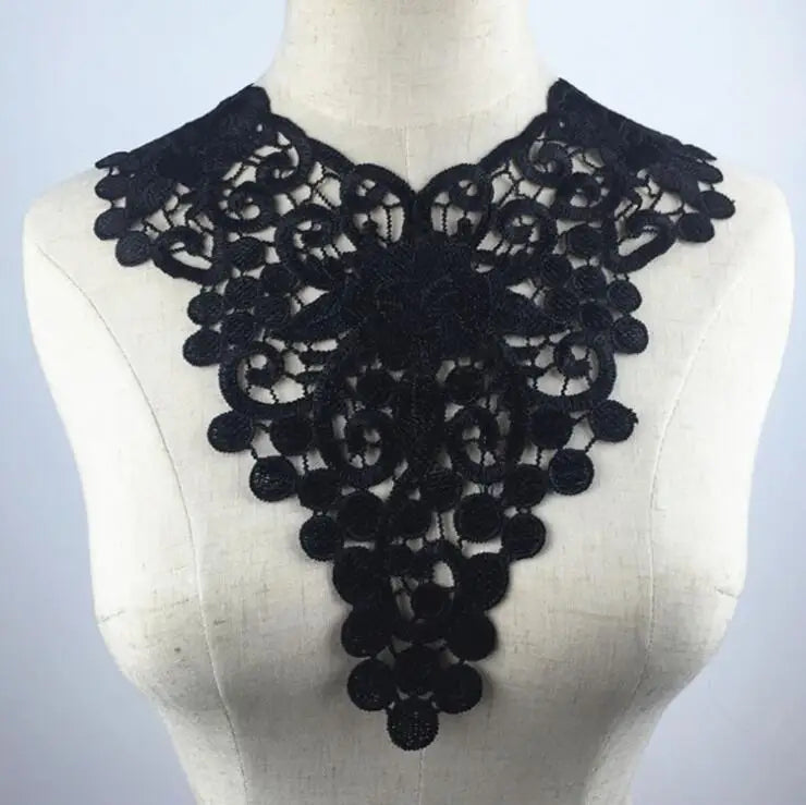 dentelle fine blanche fleurs motifs géométriques broderie opacité tissu polyester couture robe chemisier decoration