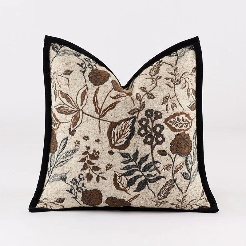 housse coussin carrée motif floral beige marron noir pompons moderne décoration maison