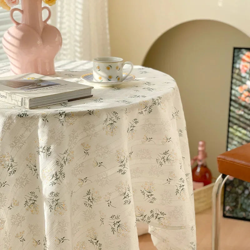 nappe table ronde dentelle blanche motif fleurs rustique mariage décoration maison
