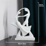 figurines humaines enlacées noir blanc sculpture résine moderne minimaliste