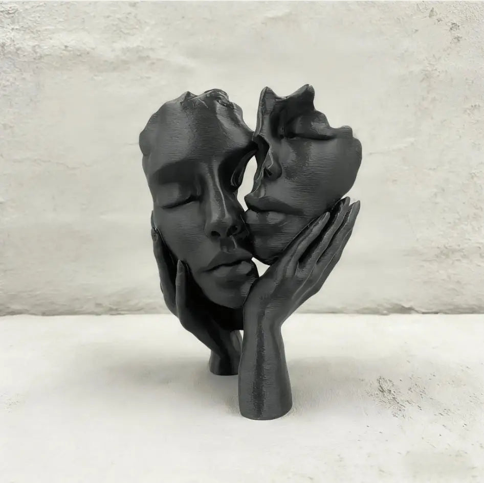 sculpture abstraite moderne deux visages enlacés résine noire texture 3d intérieur cadeau anniversaire mariage