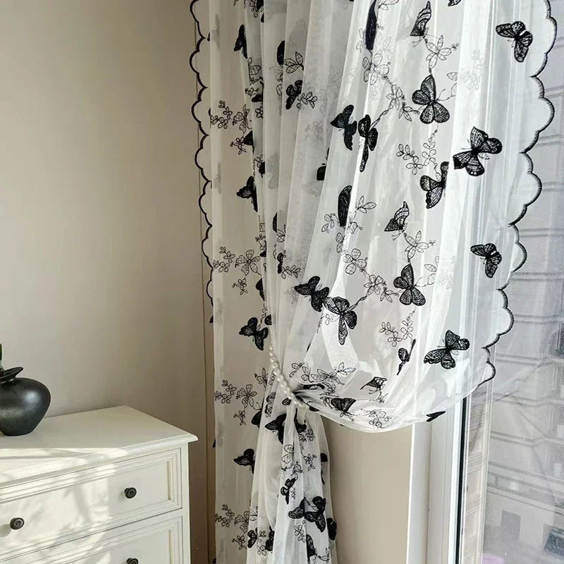 rideau transparent blanc motif papillon noir bordure dentelée classique fenêtre salon chambre