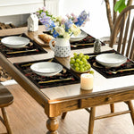 tapis table vintage noir papillons fleurs lune romantique assiettes fourchettes couteaux