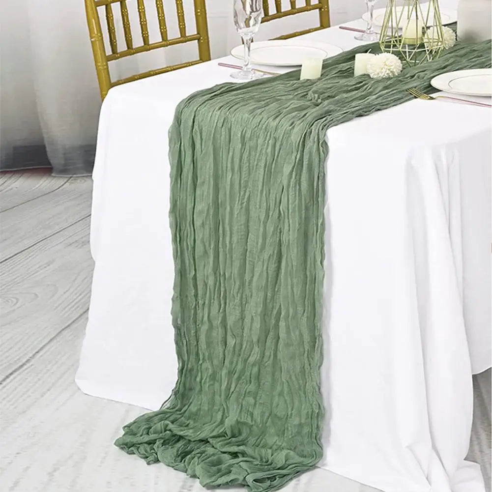 nappe runner texturée plissée semi transparente rouge foncé violet beige blanc cassé événementiel mariage