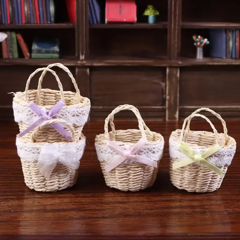 panier rotin tissé rubans dentelle rustique vintage décoration enfant jouet maison poupée