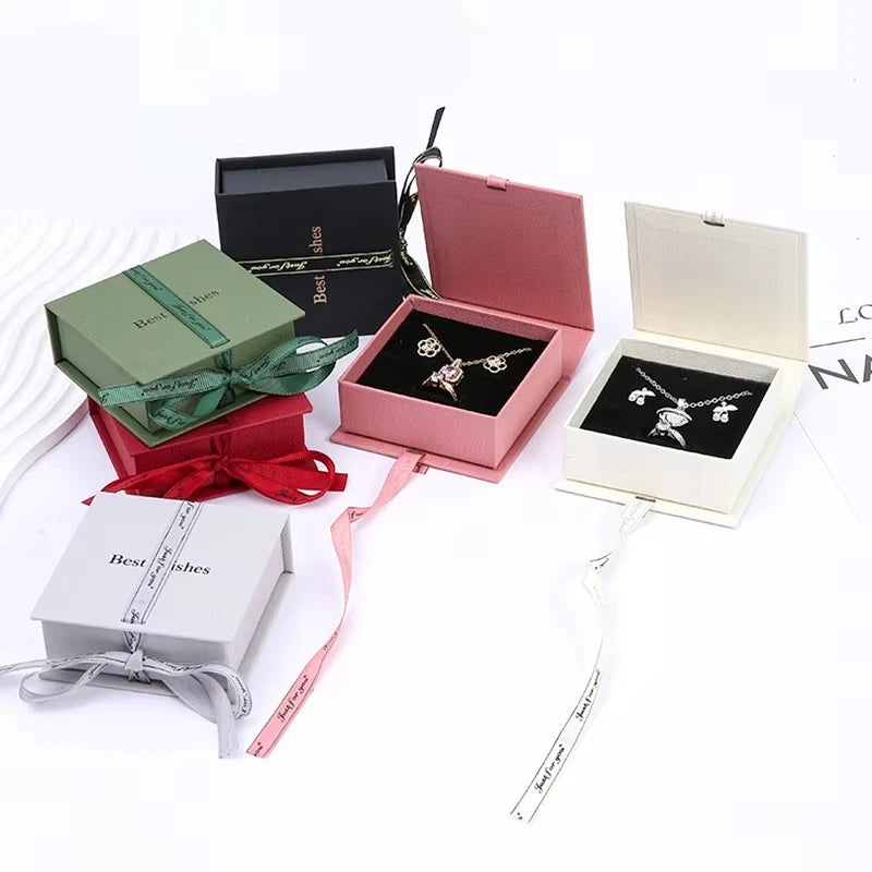 boîtes bijoux velours rose vert noir classiques ruban emballage présentation satinées