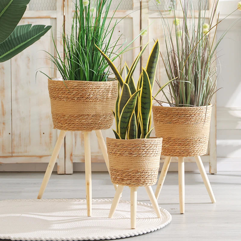 panier fleurs tissé rotin pieds bois moderne rustique plante verte intérieur extérieur salon jardin