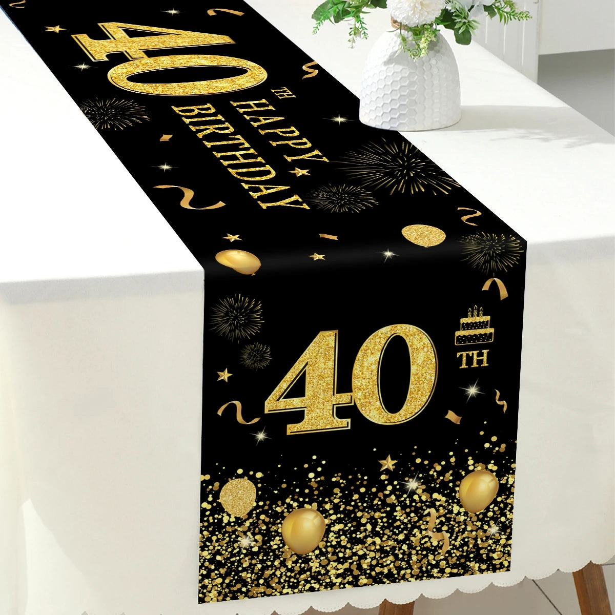 Chemin de table anniversaire noir et or vue détail tissu