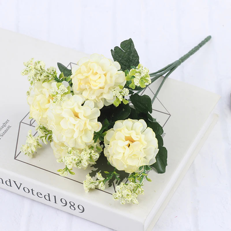 bouquet artificiel fleurs rouge rose blanc violet moderne intérieur décoration mariage festive