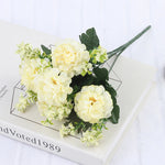 bouquet artificiel fleurs rouge rose blanc violet moderne intérieur décoration mariage festive