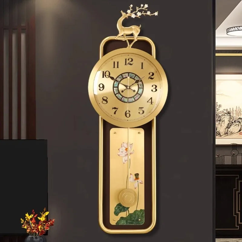 horloge murale or traditionnelle décoration florale chiffres arabes métal doré cerf montagnes