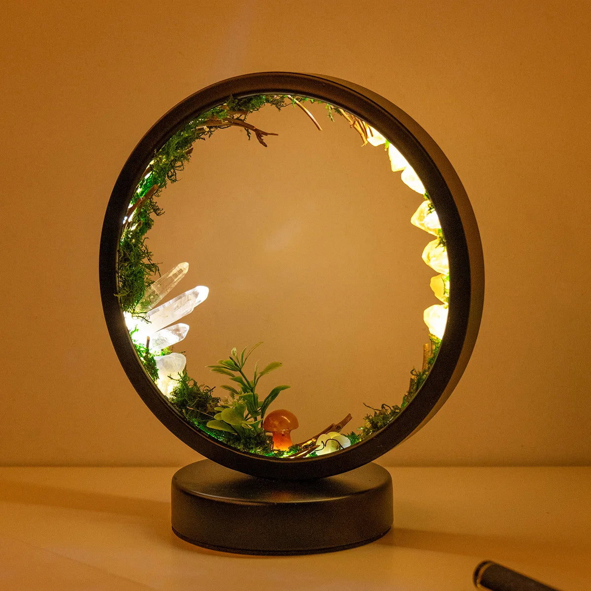 Vue latérale de la lampe montrant son design circulaire et pastoral