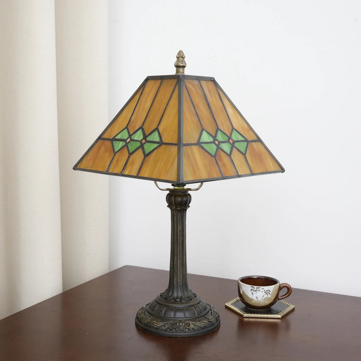 lampe vitrail multicolore motif géométrique vintage opacité interrupteur poussoir résine chambre salon