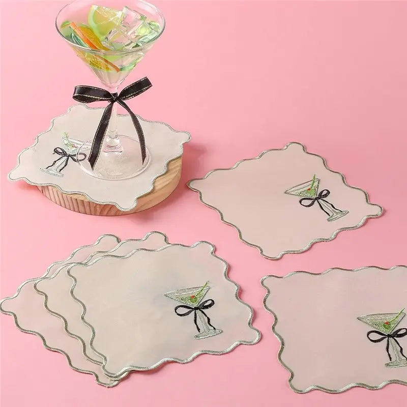 serviettes table classiques motif martini blanc vert clair bord festonné coton polyester washable cocktail