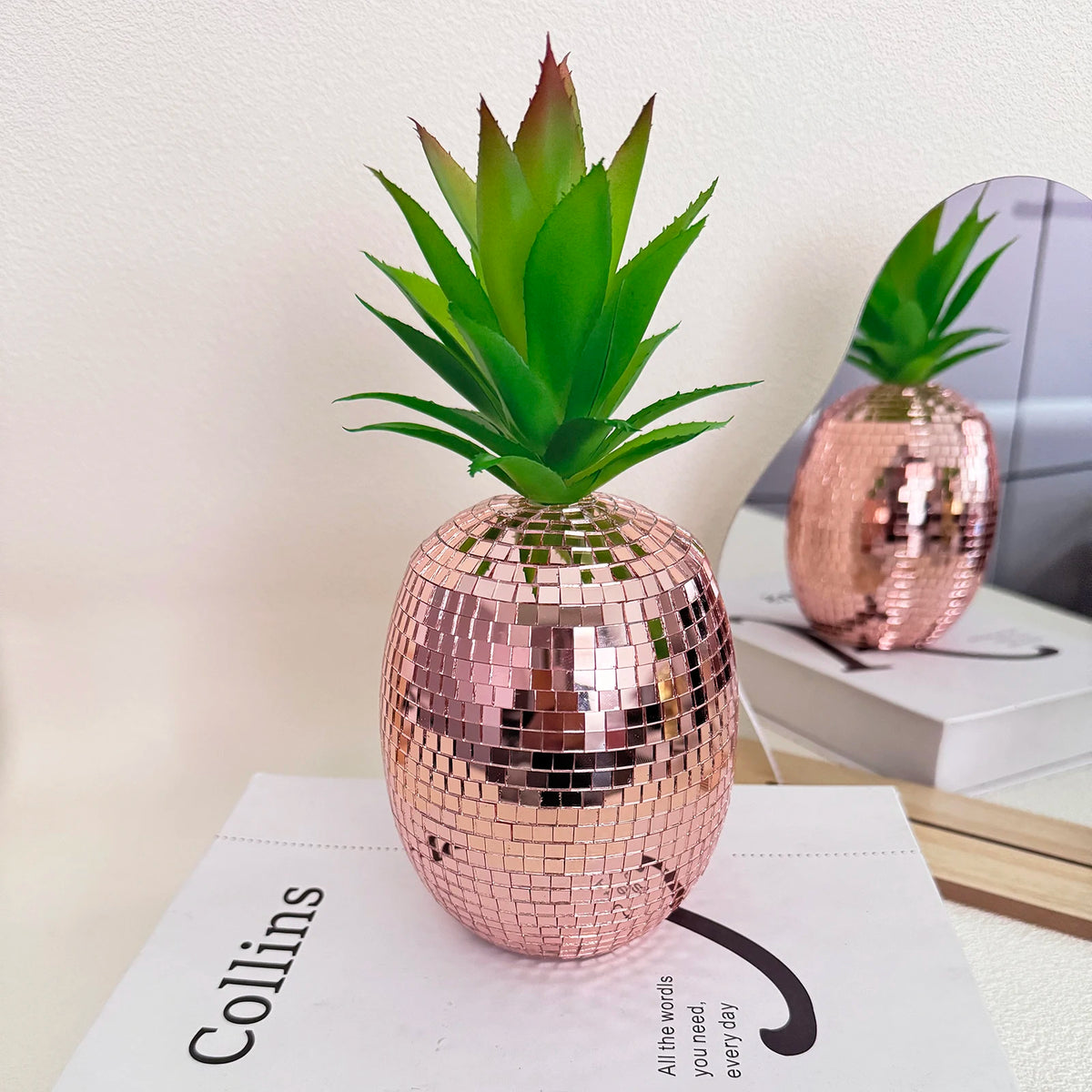 décoration intérieure ananas miroir verre poli or argent rose doré moderne tropical table chambre
