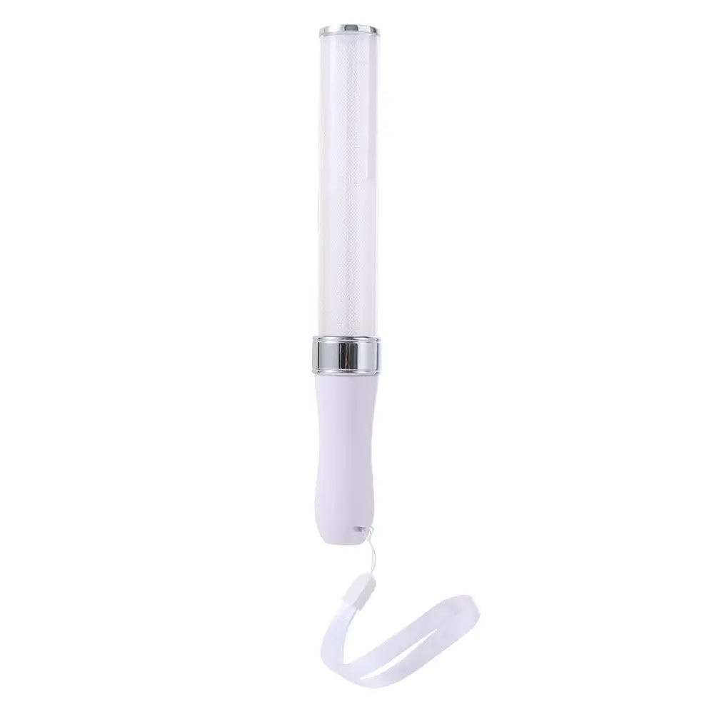 lampe torche rechargeable blanc moderne lanière fixations extérieure flux lumineux minimaliste
