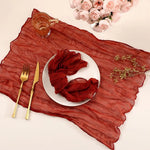 serviettes plissées élégantes moderne rouge noir bleu rose beige kaki verte anneaux dorés table