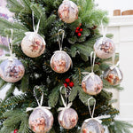 Ornements suspendus de Noël avec design créatif et plumes