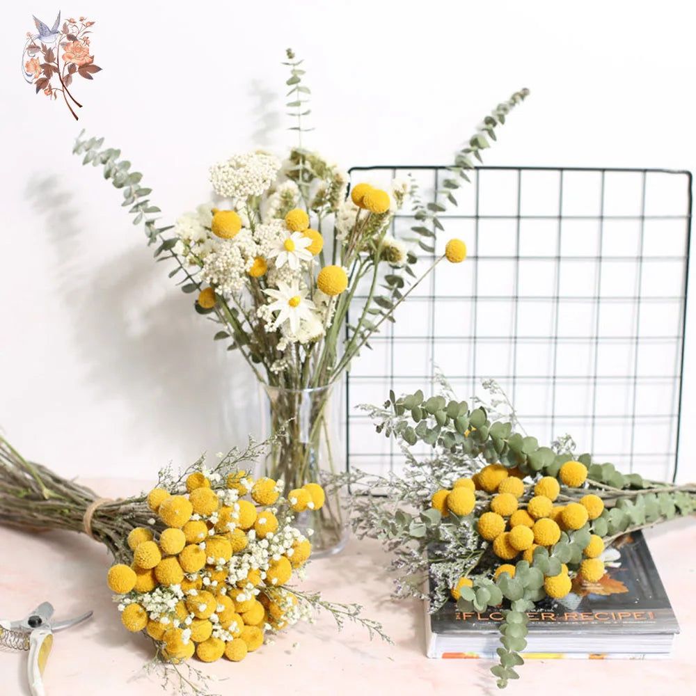 bouquet fleurs séchées boule dorée gypsophile eucalyptus feuilles naturel rustique décoration maison anniversaire wedding