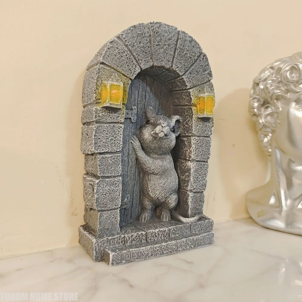 décoration extérieure artisanale porte souris sculptée lanternes dorées gris beige bleuclair