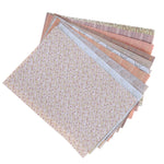 papier peint imitation bois carreaux céramique motifs géométriques floraux chambre maison poupées