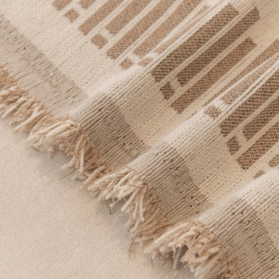 housse canapé grande taille motif géométrique beige traditionnel coussin décoratif