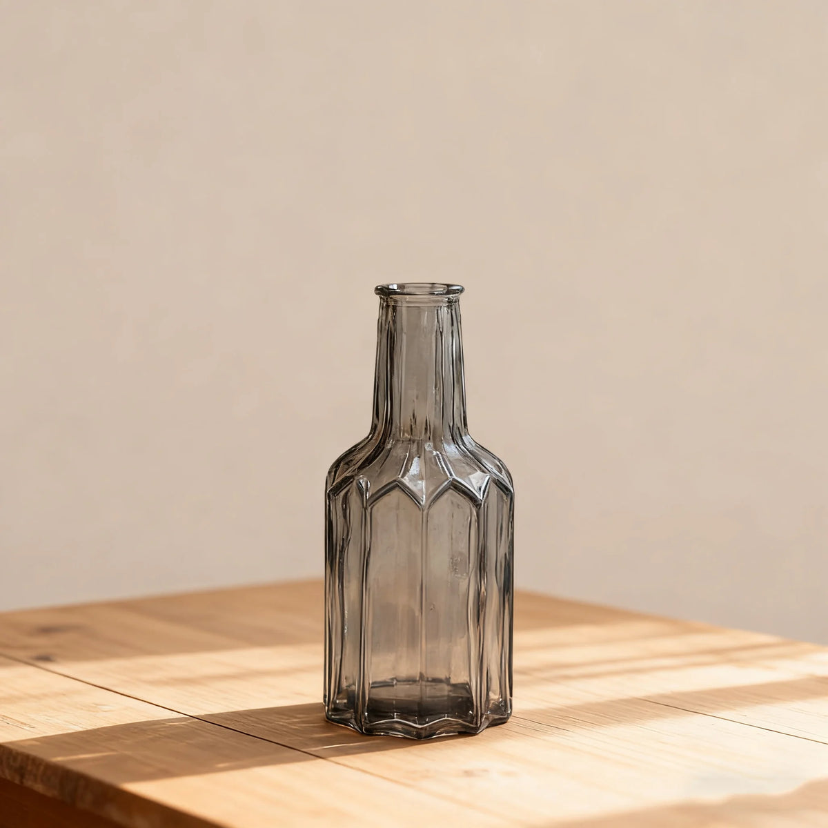 vases verre modernes transparents rayures fleurs artificielles couleurs vert orange bleu gris décoration maison