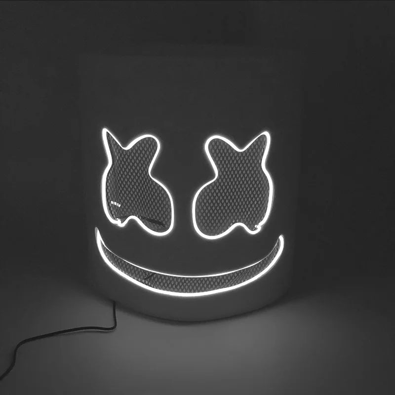 masque lumineux cosplay marshmello blanc noir souriant oreilles lapin texturé moderne câble électrique