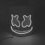masque lumineux cosplay marshmello blanc noir souriant oreilles lapin texturé moderne câble électrique
