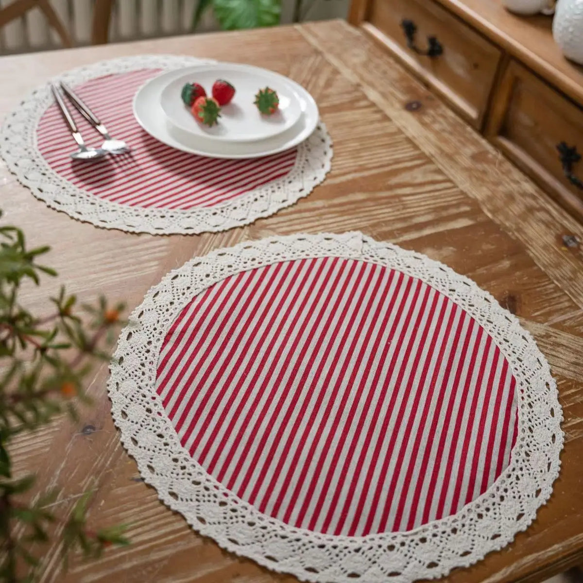 nappes table rayées dentelle rouge bleu marine blanc thème fêtes rustique traditionnel festive