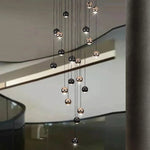 suspension lumineuse contemporaine noir doré sphères métalliques brillantes éclairage intérieur maison