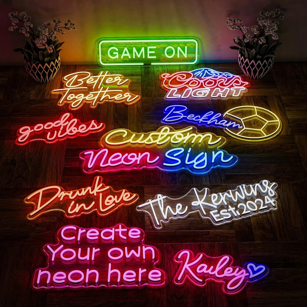 Enseigne neon allumee dans une ambiance tamisee pour decoration d'interieur