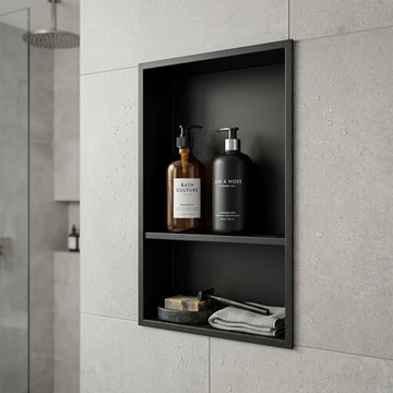 niche douche murale moderne étagères acier inoxydable noir mat carreaux blancs rangement salle bain