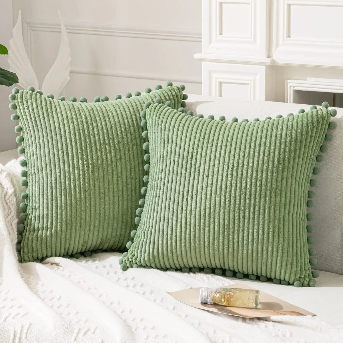 coussins décoratifs modernes rayés pompons housses velours côtelé polyester 45x45cm vert jaune beige opaques