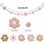 décoration murale guirlande fleurs pompons colorés duvetées enfantine champêtre pastel