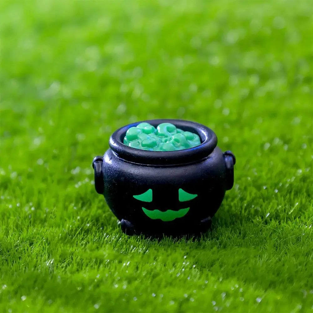 figurines halloween sorcière fantôme citrouille squelette résine noire blanche verte Jaune