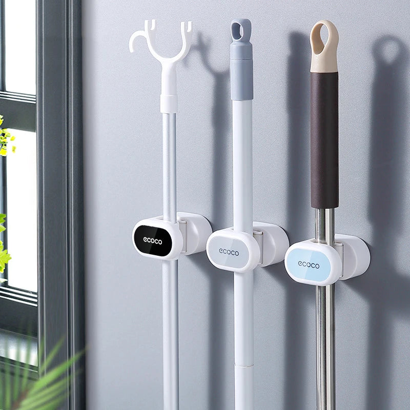 porte balais adhésif mural blanc moderne support mop rangement salle bain minimaliste respectueux environnement